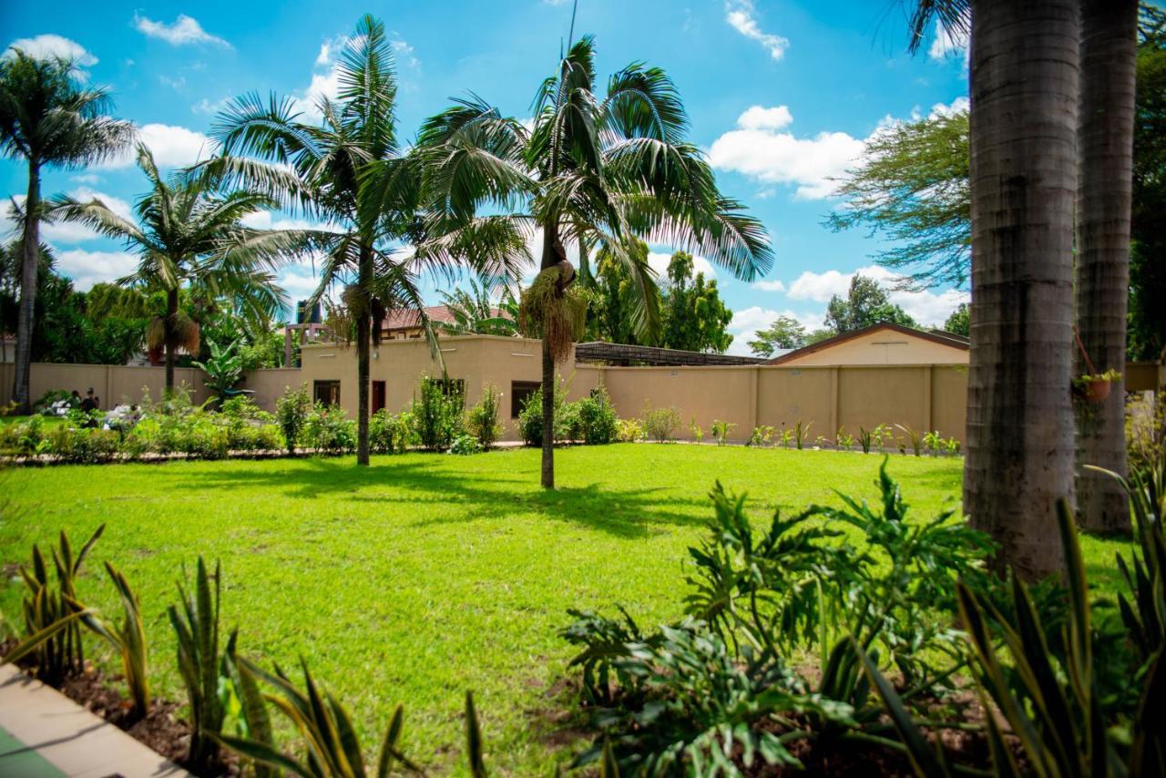 Lush Garden Hotel Arusha Exteriör bild